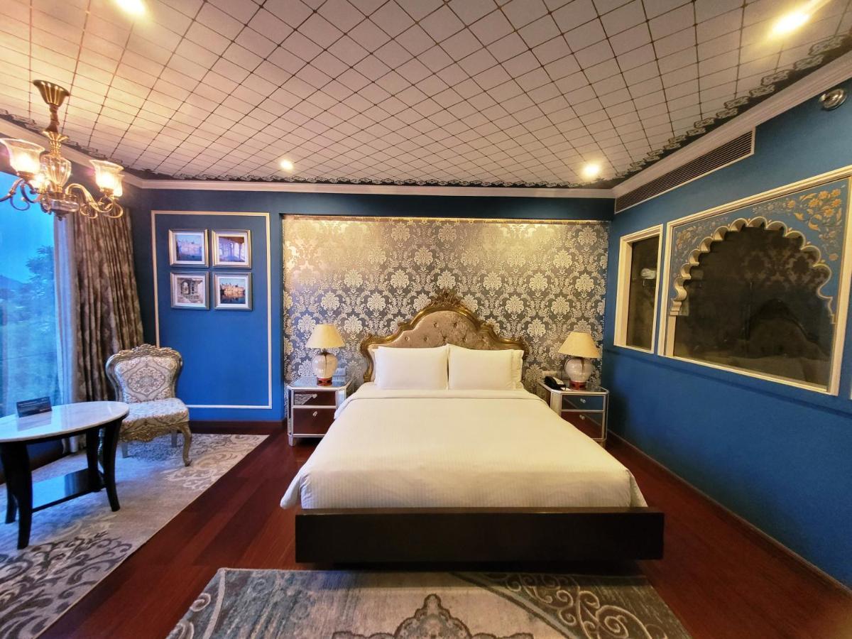 Radisson Blu Udaipur Palace Resort & Spa Экстерьер фото