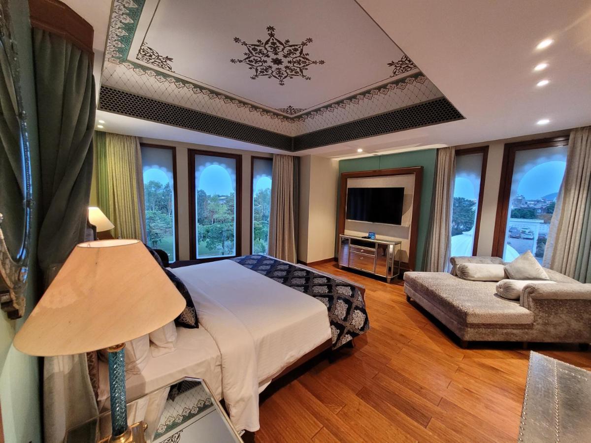 Radisson Blu Udaipur Palace Resort & Spa Экстерьер фото