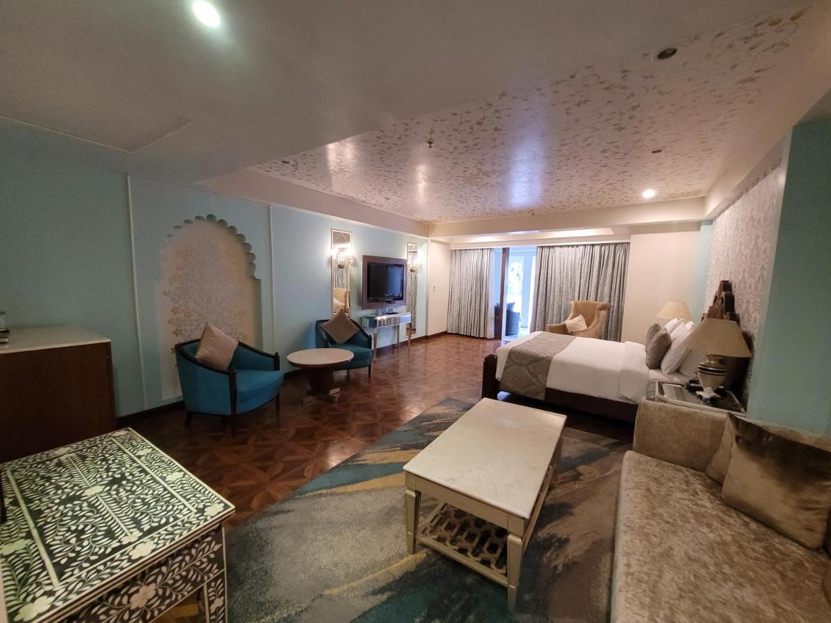 Radisson Blu Udaipur Palace Resort & Spa Экстерьер фото