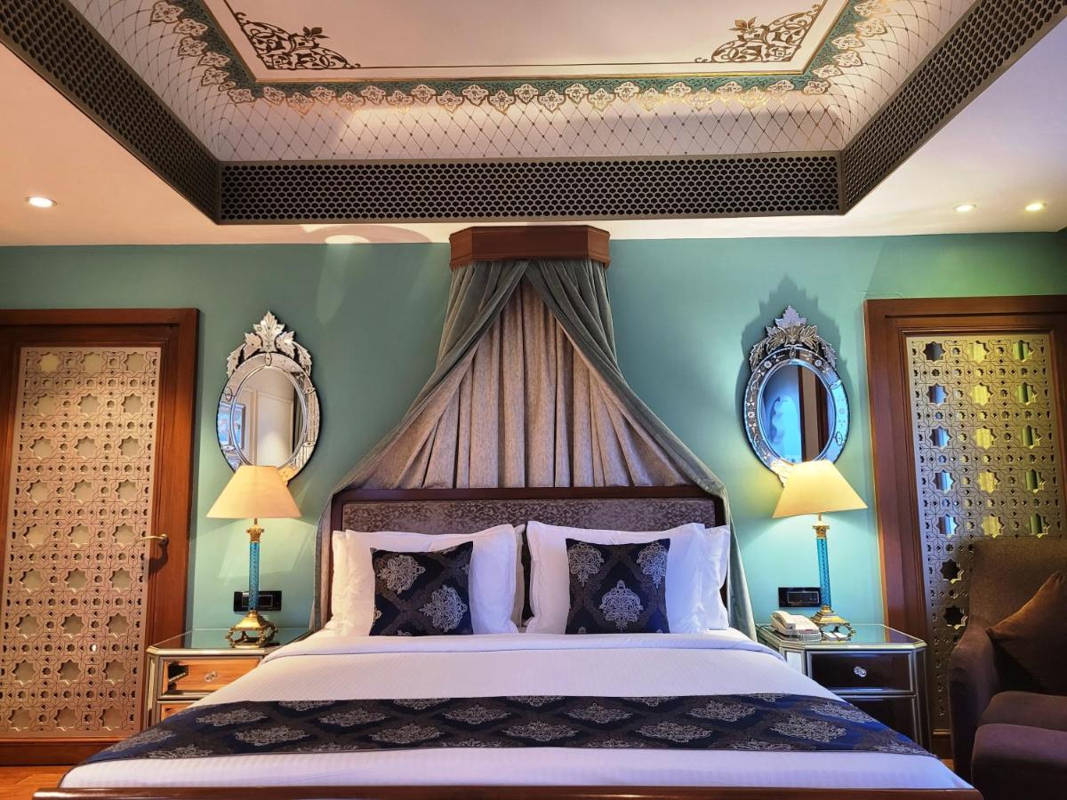 Radisson Blu Udaipur Palace Resort & Spa Экстерьер фото