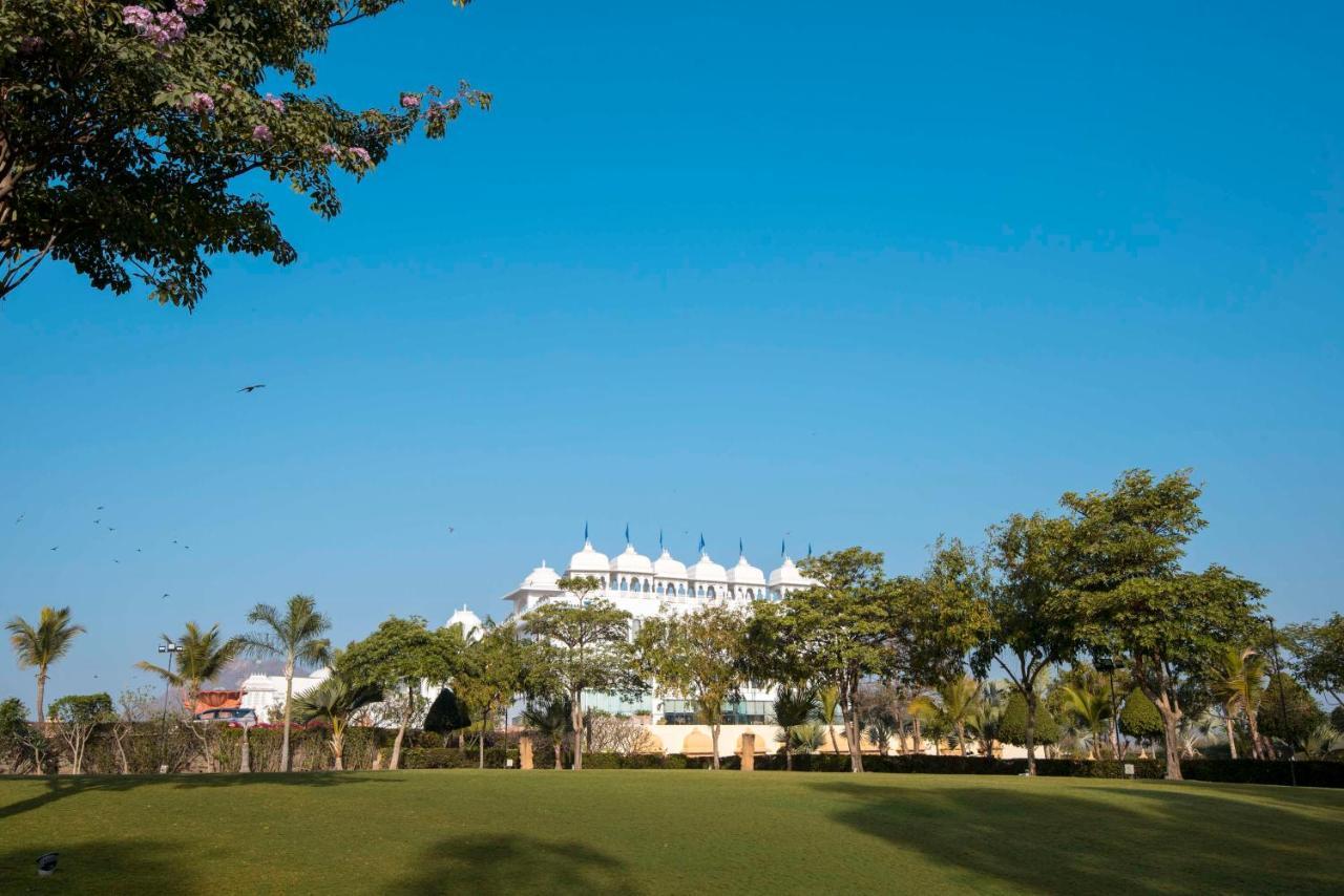 Radisson Blu Udaipur Palace Resort & Spa Экстерьер фото