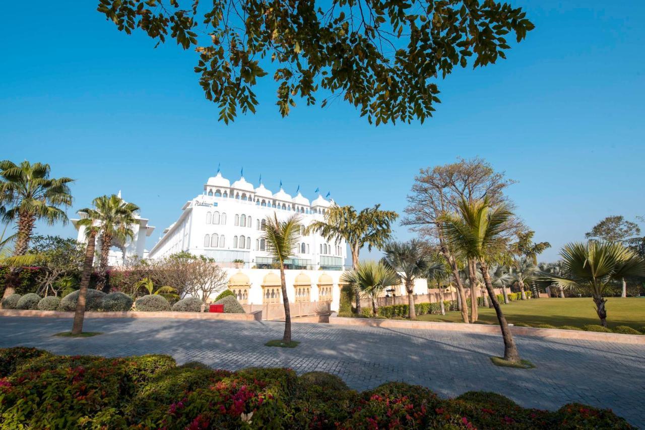 Radisson Blu Udaipur Palace Resort & Spa Экстерьер фото