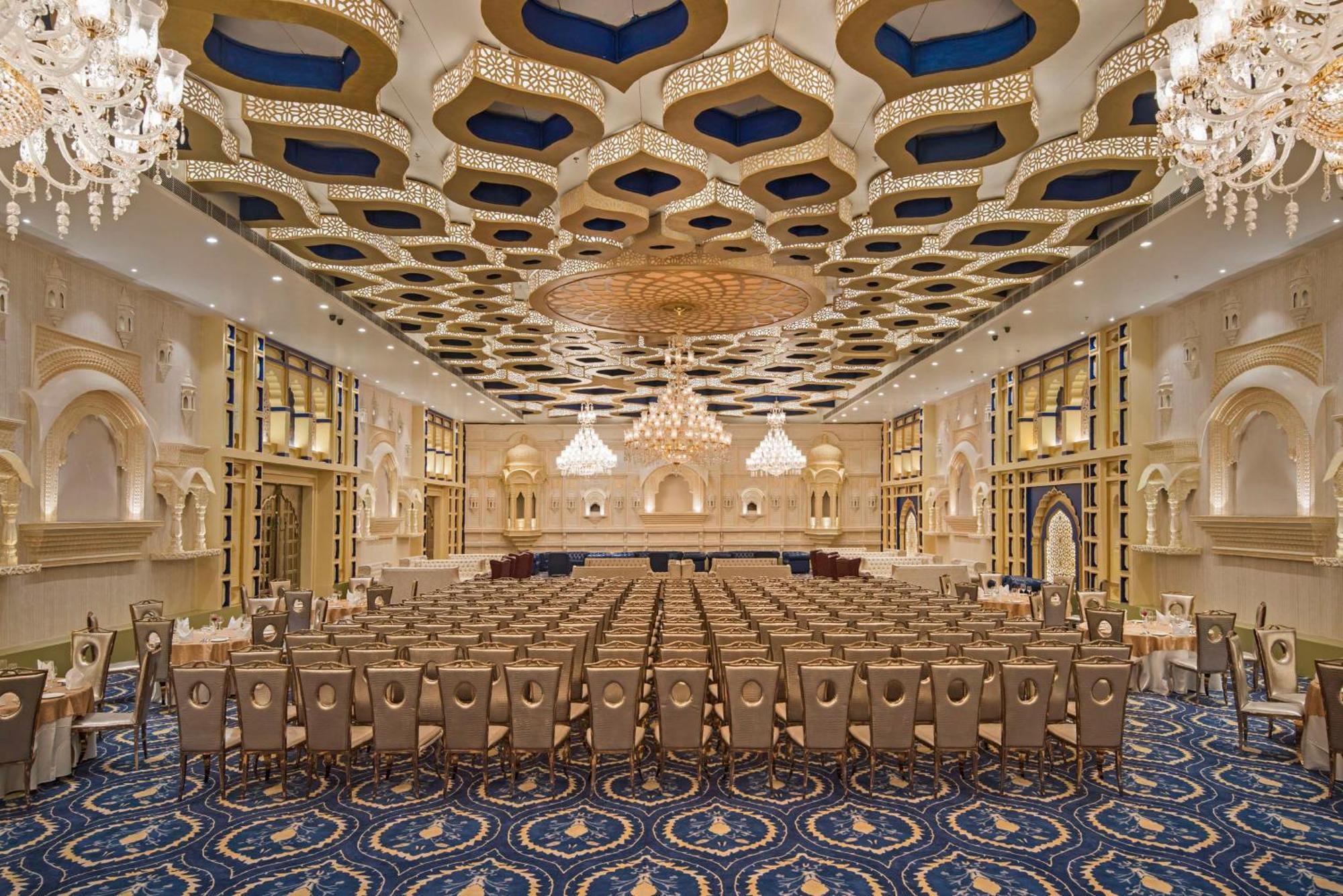Radisson Blu Udaipur Palace Resort & Spa Экстерьер фото