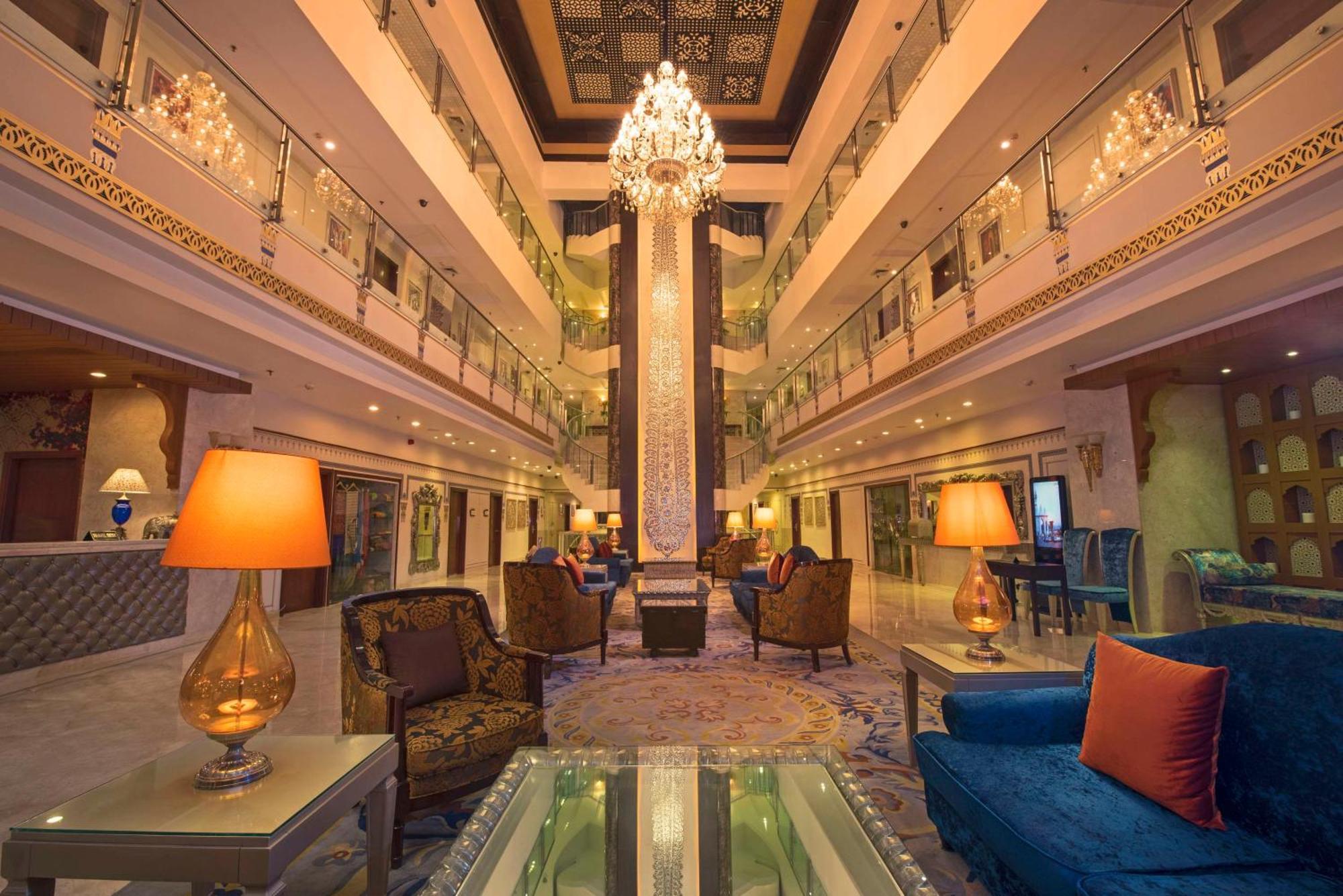 Radisson Blu Udaipur Palace Resort & Spa Экстерьер фото