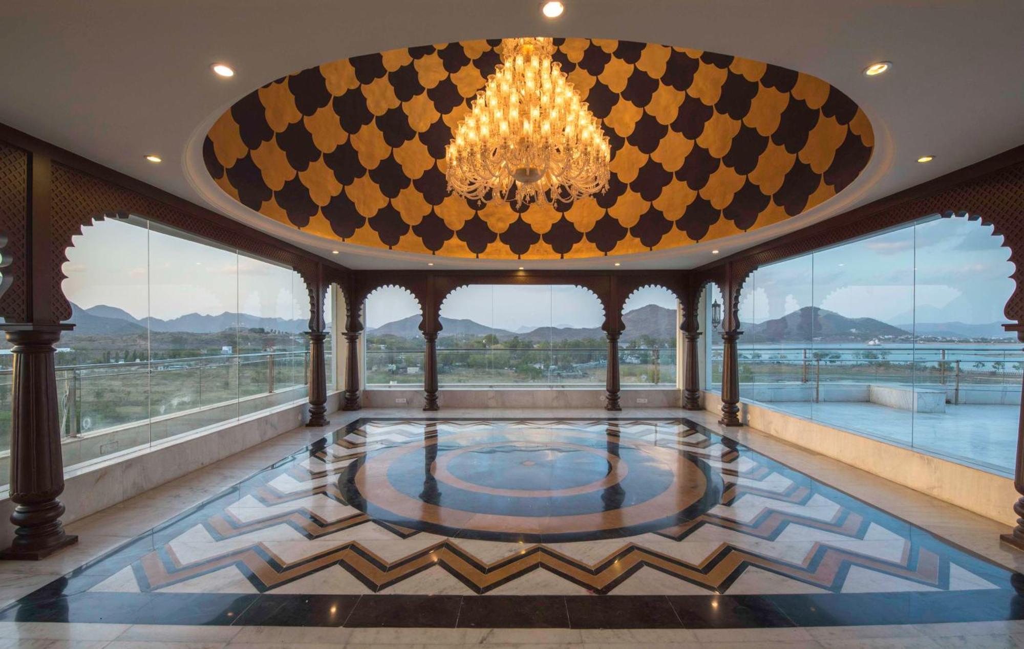 Radisson Blu Udaipur Palace Resort & Spa Экстерьер фото