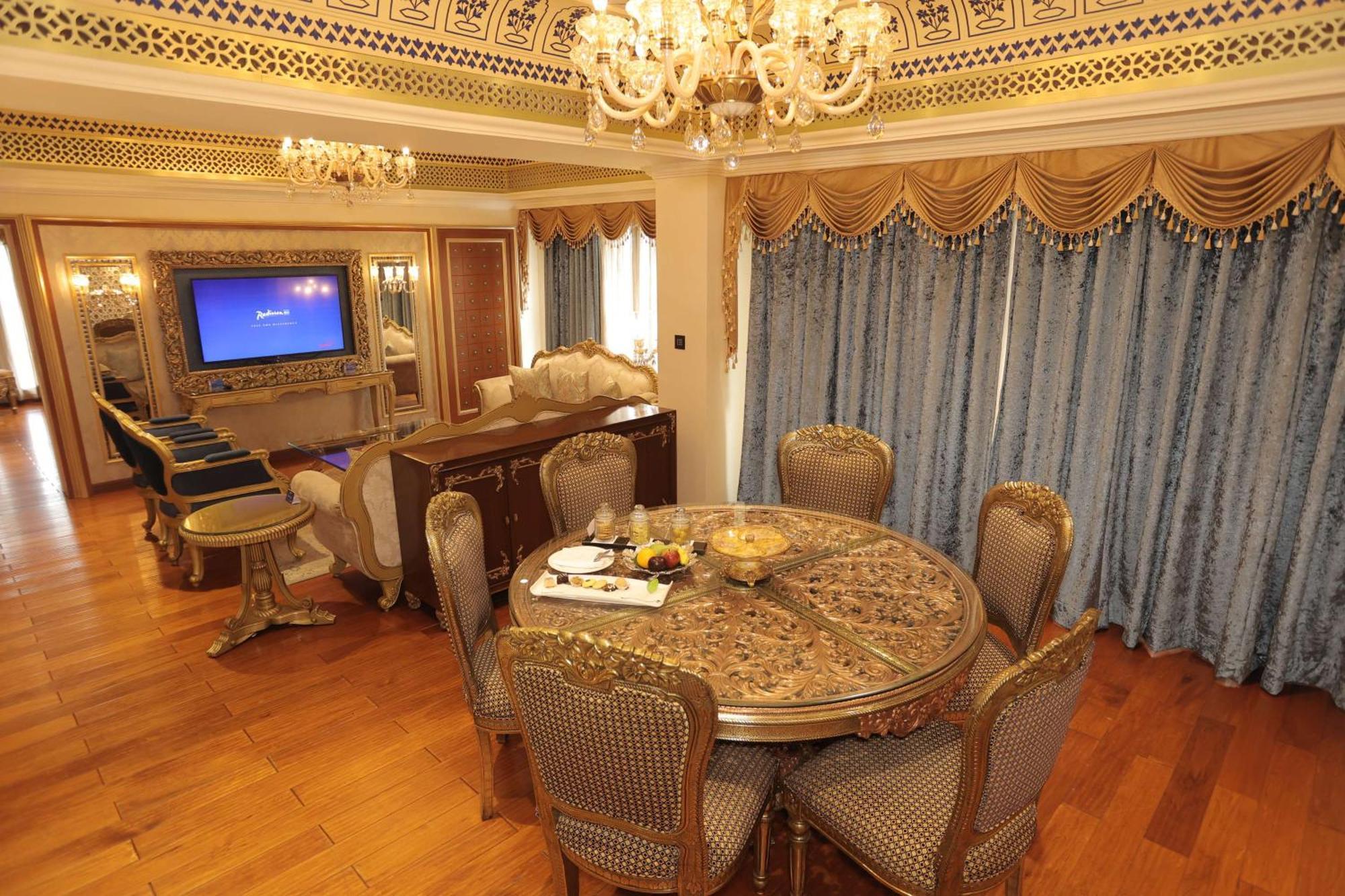 Radisson Blu Udaipur Palace Resort & Spa Экстерьер фото
