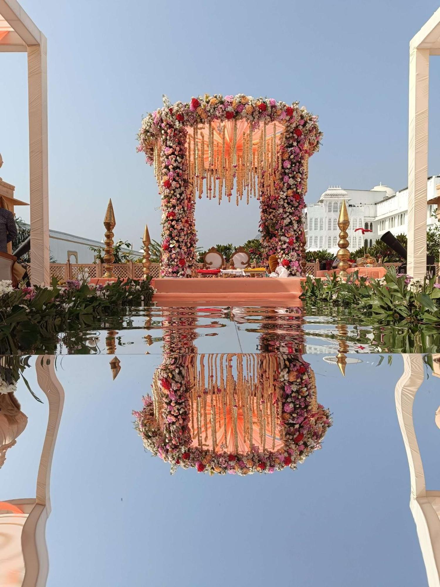 Radisson Blu Udaipur Palace Resort & Spa Экстерьер фото