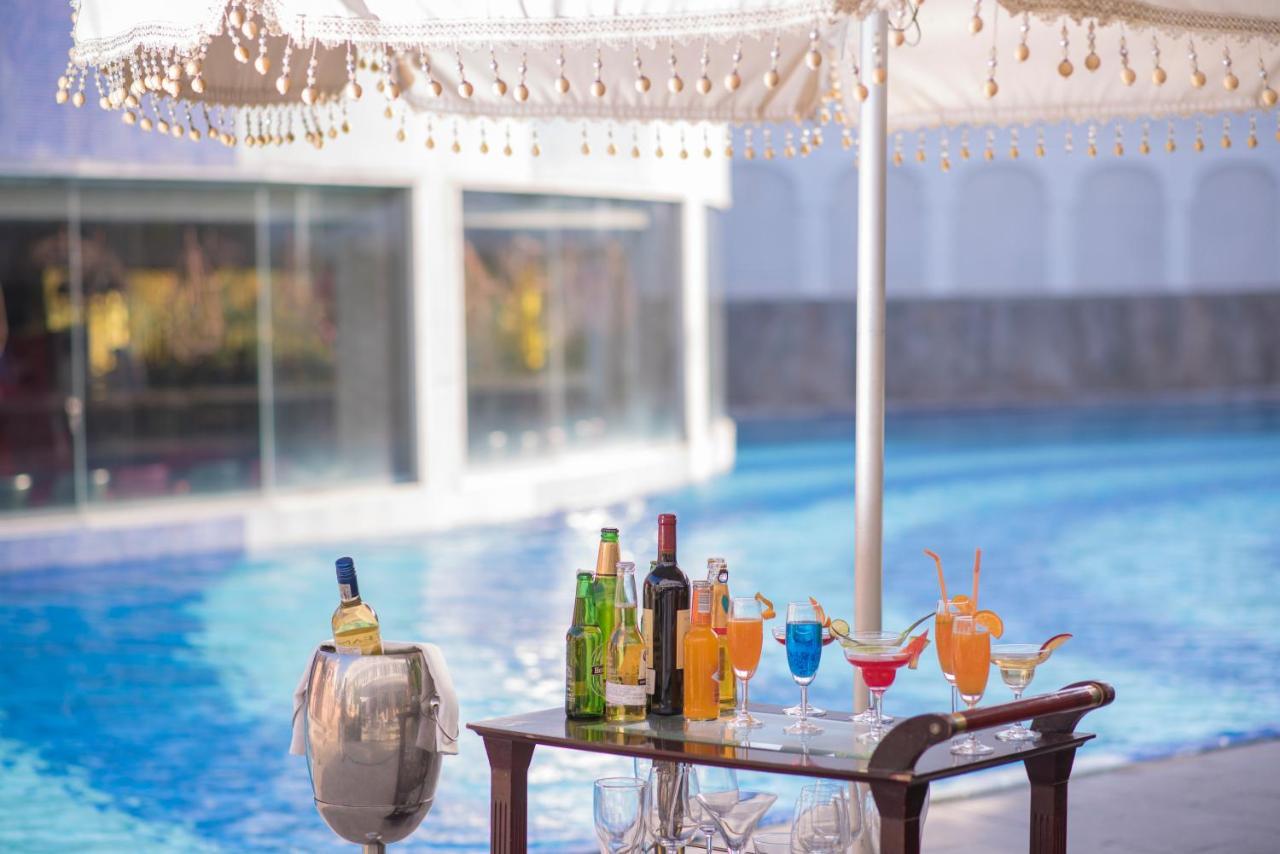Radisson Blu Udaipur Palace Resort & Spa Экстерьер фото