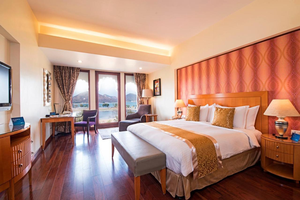 Radisson Blu Udaipur Palace Resort & Spa Экстерьер фото
