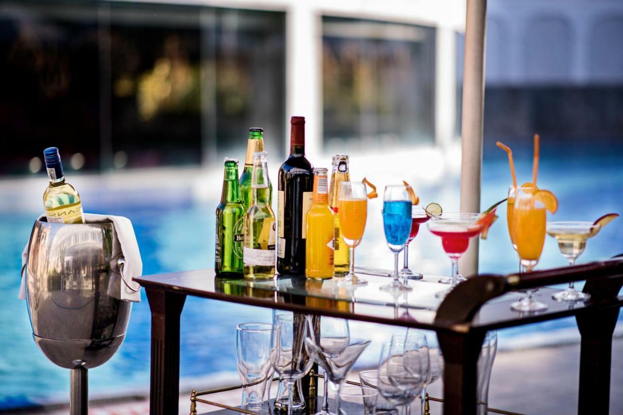 Radisson Blu Udaipur Palace Resort & Spa Экстерьер фото